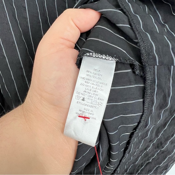 Milk & Honey Crop Black Stripe Puff Sleeve Button Tie Back Blouse Size XL - Picture 9 of 9